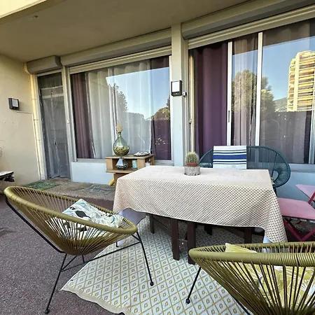Charming T2 With Pool In *