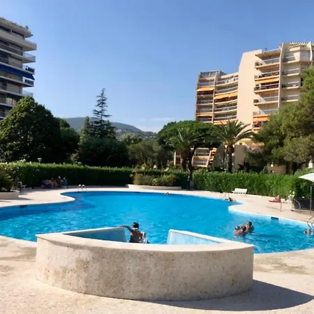 Charming T2 With Pool In